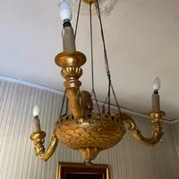 Lampadario antico in legno