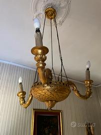 Lampadario antico in legno