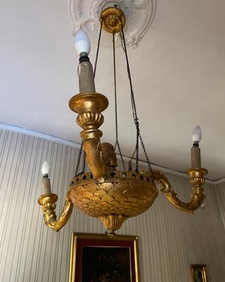 Lampadario antico in legno