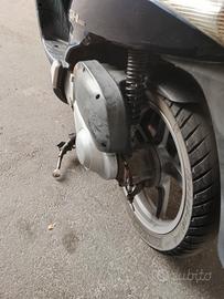 motore scooter  sh 150 del  2006