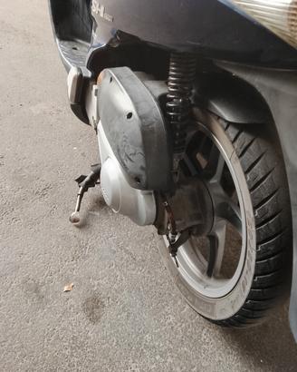 motore scooter  sh 150 del  2006