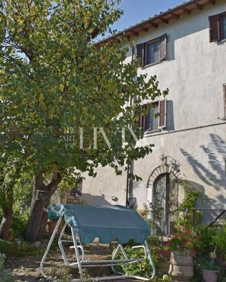 Rustico / Casale di 230 m² con più di 5 locali e b
