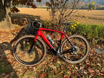 E-bike / E-gravel Trek Domane + SLR7 AXS