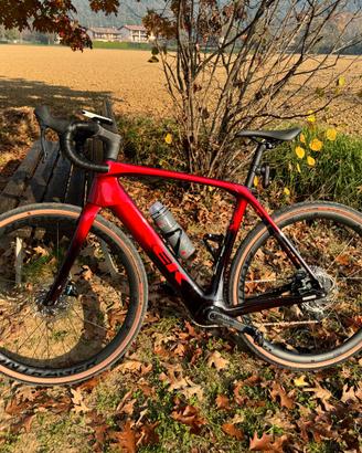 E-bike / E-gravel Trek Domane + SLR7 AXS