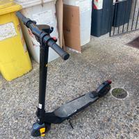 Monopattino Lexgo P8 per ricambi non funzionante