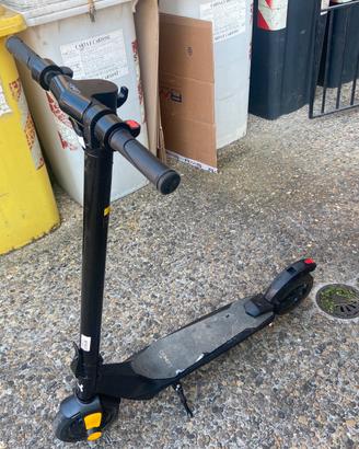 Monopattino Lexgo P8 per ricambi non funzionante