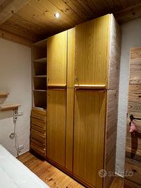 Armadio in laminato legno chiaro