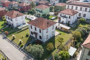 VILLA BIFAMILIARE CON GIARDINO