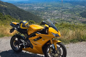 triumph Daytona 675 (2006) - sporched yellow