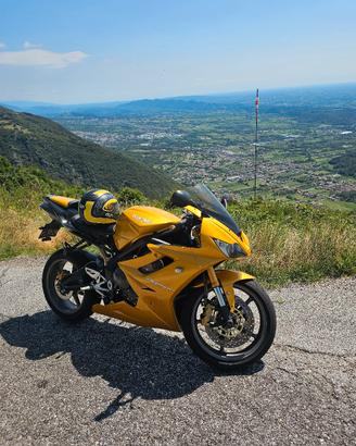 triumph Daytona 675 (2006) - sporched yellow