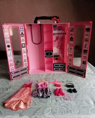Armadio di barbie