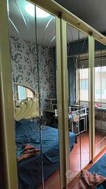 Armadio 6 ante con  specchi e luci sopra bianco