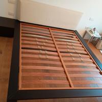 Letto matrimoniale Poliform + comodino