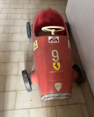macchinina ferrari a pedali