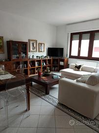 Quadrivano e locale commerciale sottostante