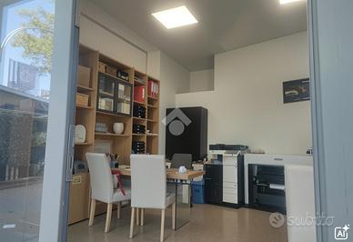 NEGOZIO A FORLÌ