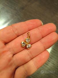 ciondolo in oro giallo 750 e zirconi trifoglio