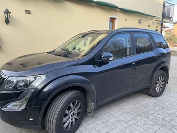 Mahindra HUV 500 AWD W8