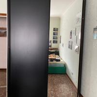 Armadio guardaroba con ante scorrevoli