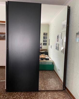 Armadio guardaroba con ante scorrevoli