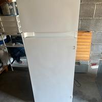 Frigorifero ad incasso Indesit