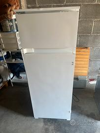 Frigorifero ad incasso Indesit