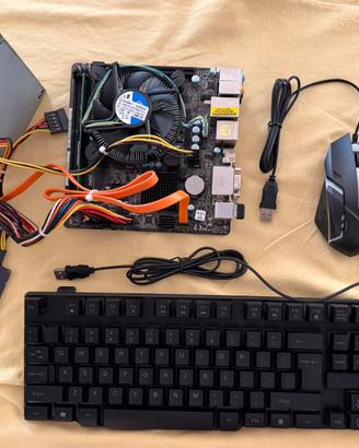 PC desktop senza case