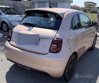 500e La Prima 3+1 42kw GOLD ROSE  31.000km
