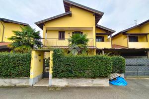 VILLA SINGOLA A BORGOLAVEZZARO