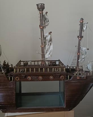 Galeone con acquario 