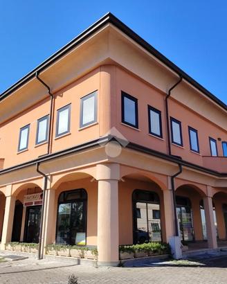 NEGOZIO A LONGIANO