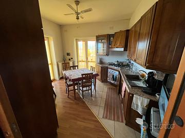 Cucina legno massello + top in granito