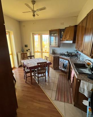 Cucina legno massello + top in granito