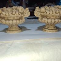 Coppia di vasetti decorativi in stile neoclassico