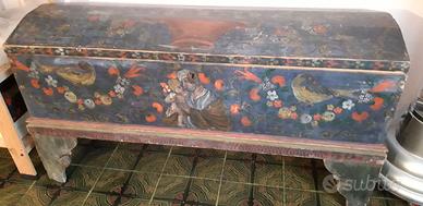 Cassapanca siciliana dipinta a mano del 700