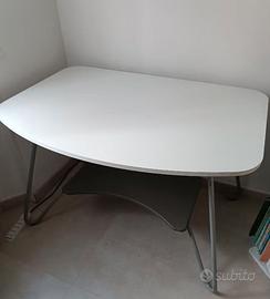 Comodino,scrivania,libreria,cassettier