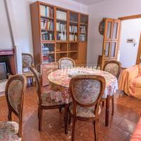 Elegante villa unifamiliare su tre livelli in Via