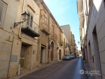 Castelvetrano casa ind. su 2 livelli - vani 5