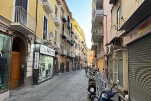NEGOZIO A CASTELLAMMARE DI STABIA