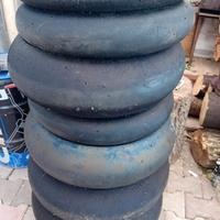 Gomme moto slik Michelin e Pirelli.