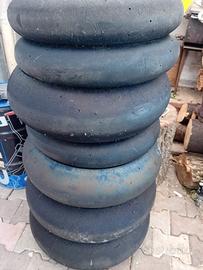 Gomme moto slik Michelin e Pirelli.