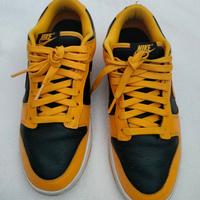 Nike Dunk Low con colorway prevalentemente arancio