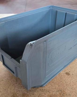 CASSETTE IN PLASTICA A BOCCA DI LUPO
