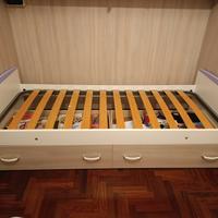 letto singolo con cassettoni