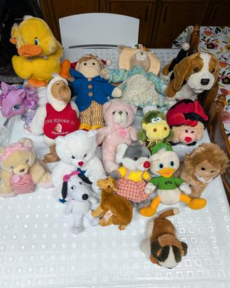 peluches e bambole