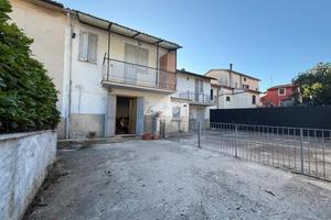 CASA INDIPENDENTE A GUBBIO