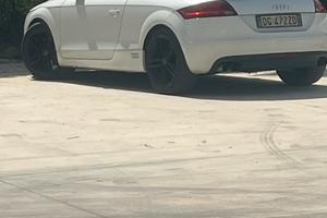 Auti tt