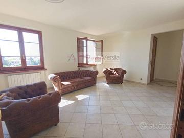 Villa di 185 m² con più di 5 locali e box auto dop