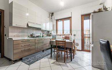 3 locali con box e cantina