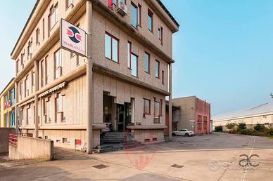 Palazzo / Stabile di 1980 m² a Brugherio